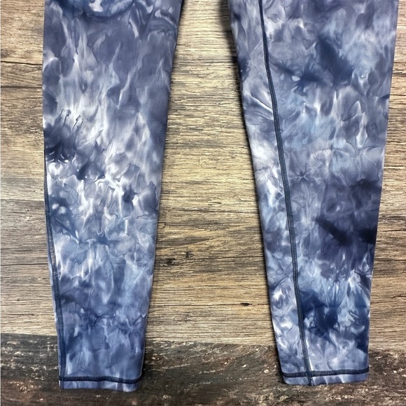 Gymshark Blue Gray Tie-Dye Leggings - Picture 3 of 9